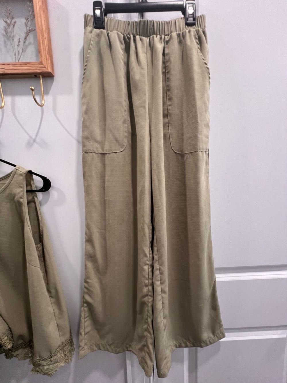 Women’s Wide Leg Pants & Lace-Hem Tank Set in Olive - Picture 4 of 6